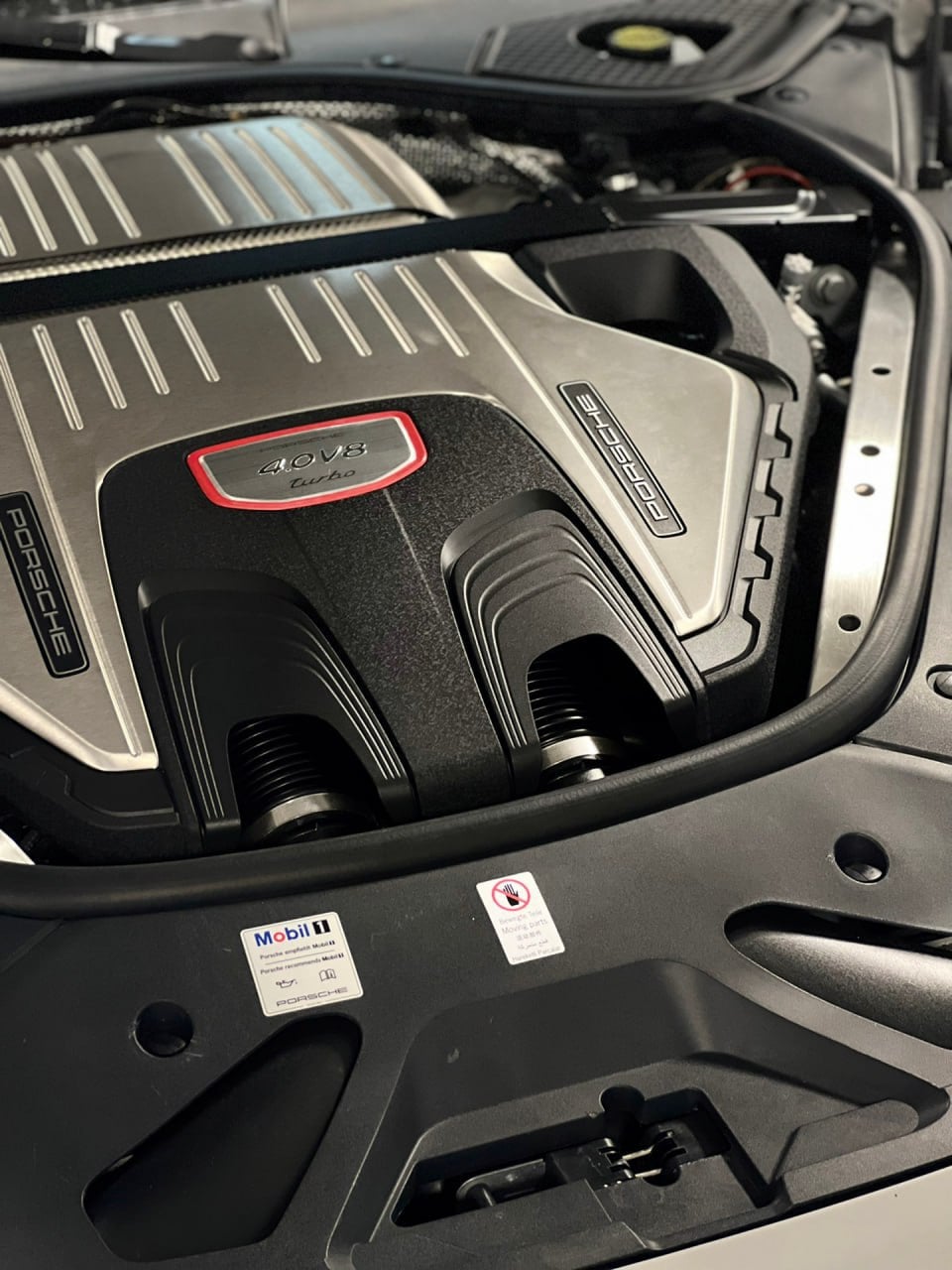 车库日常：4.0 V8 Turbo 的低吼，比早八闹钟更准时